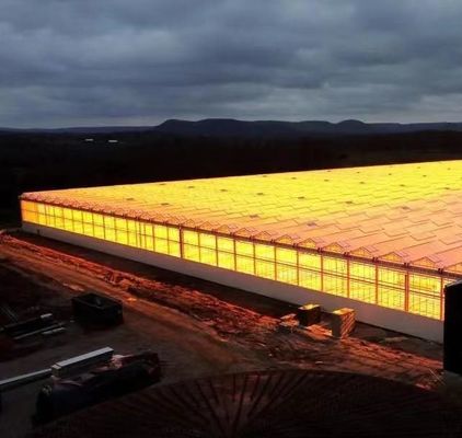 Serre en verre hydroponique avec système d'écran d'ombrage